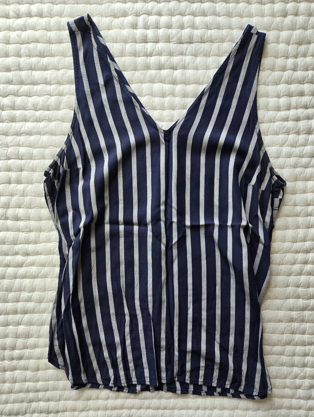 Old Navy Rayon Navy and White Vertical Stripe V-Neck Tank Size Small